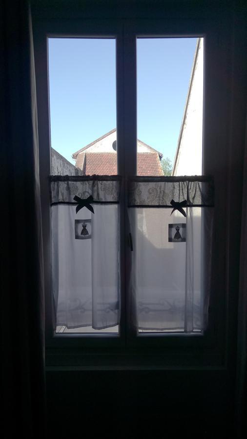 Maison De Ville Bed and Breakfast Magny-en-Vexin Εξωτερικό φωτογραφία